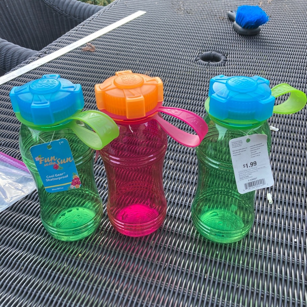 Fun in the sun cool gear shatterproof water bottle